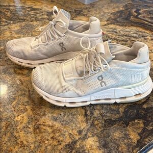 SOLD!! 
On Cloud Running Cream Cloudtec Sneakers